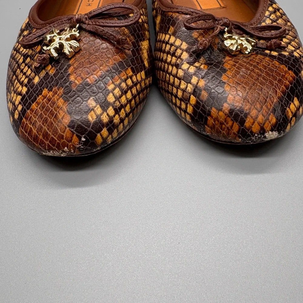 Tory Burch Ballet Flats 7M Snakeskin Python Embossed Leather Logo Charm Brown‎